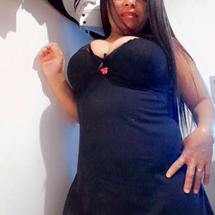 Model - Caroline squirt