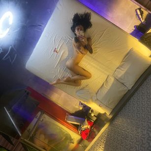 Model - Addison anal