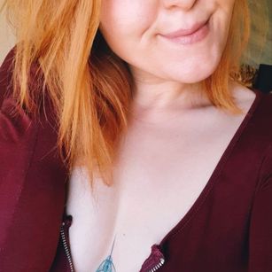 Model - MilaOil beautiful