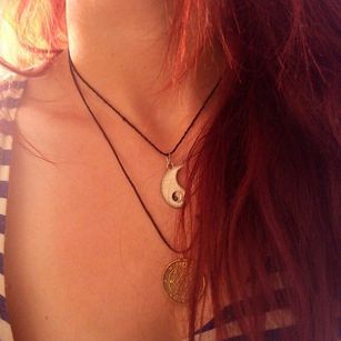 Model - MilaOil glasses