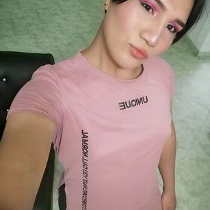 Model - fresitasalvaje hotwife