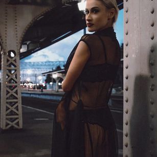 Model - Frances York strapon