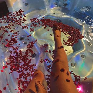 Model - Evelyn Hunt sexy