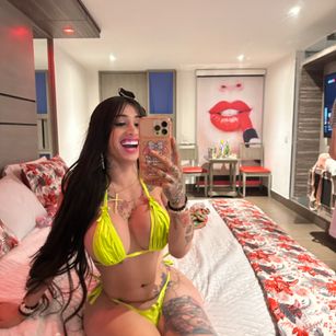 Model - Kitty Barbie TS bdsm