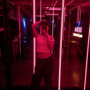 Model - ValenViolette feet