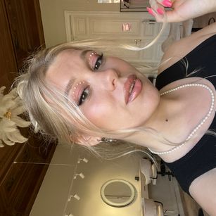 Model - Rose Grase natural