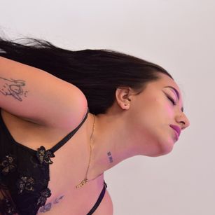 Model - Mia Ferrer squirt