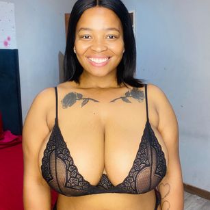 Model - Bustyzii squirt