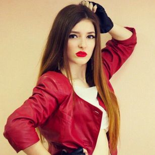 Model - Dafna Heartbreaker longnails