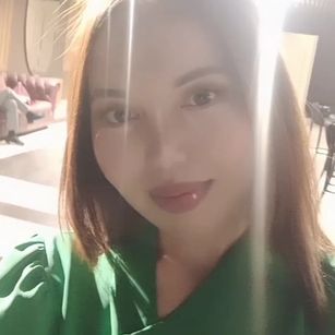 Model - LynnXMonica striptease