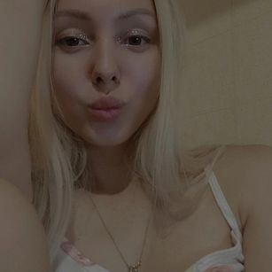 Model - AliceSmiles shaved