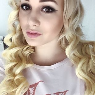 Model - MissCapriceX7 bigass