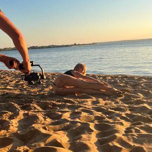 Model - AvelinaLeon Blonde