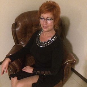 Model - Bella rubbing