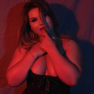 Model - FeliciaKrige milf