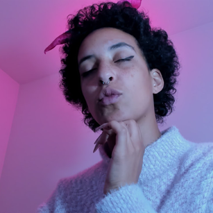 Model - Elizabeth corazon de leon puffyniples