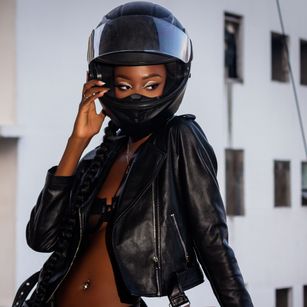 Model - KimHoswell talkwomen