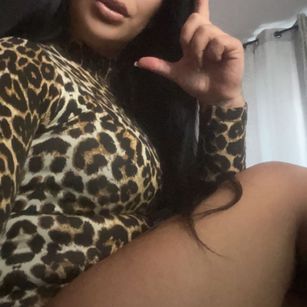 Model - NicolleAbbott deniel