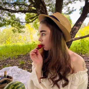 Model - KrisThomson feet