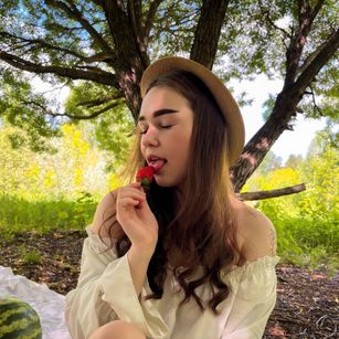 Model - KrisThomson cei