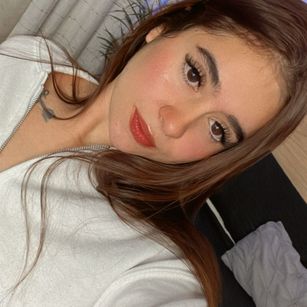 Model - Alanaa latina