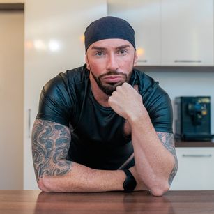 Model - arongrant flirt