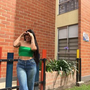 Model - Roxanne squirt