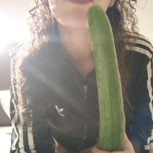 Model - AmandaFloresKink insertions