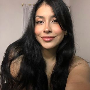 Model - Mia Saenz toys