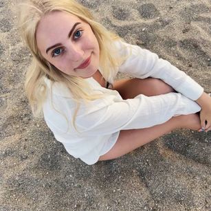 Model - ElizabethForYou pretty