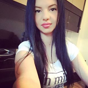 Model - Clara Moon 4