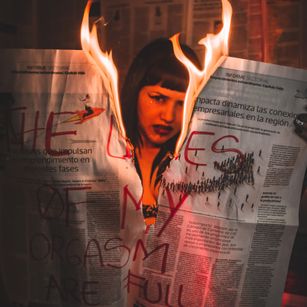 Model - LaurenPadock spit