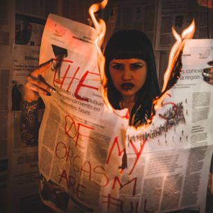 Model - LaurenPadock slave