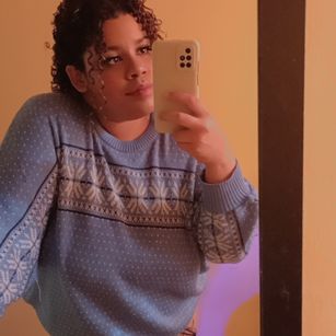 Model - Sara dirty fist