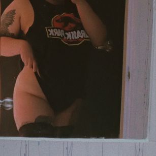 Model - Sara dirty fastresponse