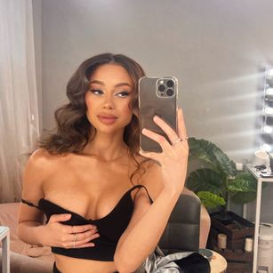 Model - Malyshka_Helen handjob