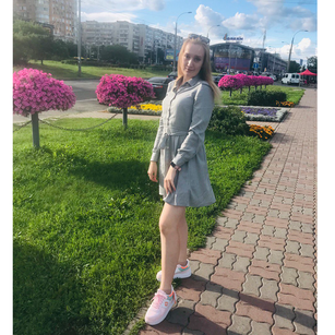 Model - MiaQueen girl