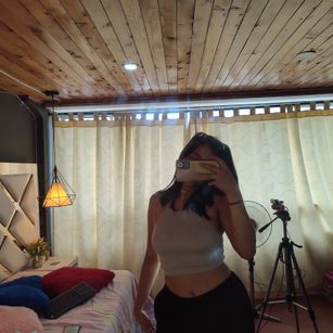 Model - nicol_sanchez webcam