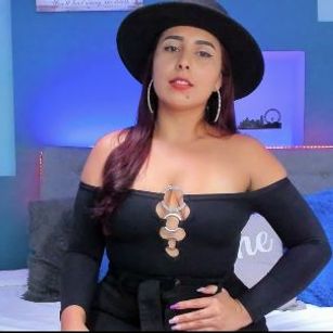 Model - paulina castro bigtits