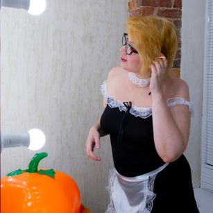 Model - AbigailCox bigass