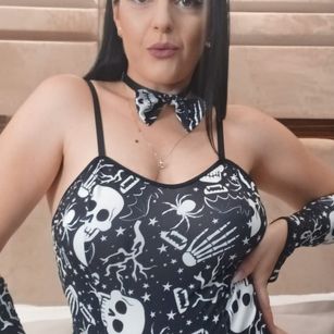 Model - ClaraKay curvy