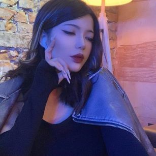 Model - EmiliaGuess cuckold