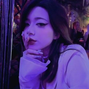 Model - EmiliaGuess femdom