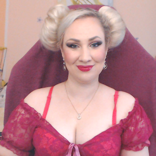 Model - Miss Lexy Gold cei