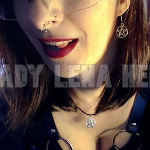 Model - Lena Hel fingering