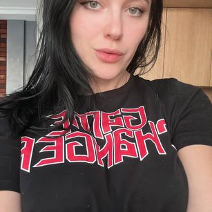 Model - Alie Pompadour dirty