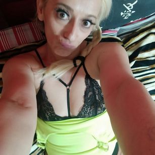 Model - HeCatchedMe femdom