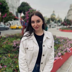 Model - Feral berry feet