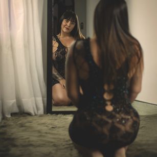 Model - sharon gold cum