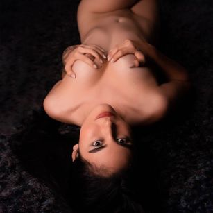 Model - lily brown escupir